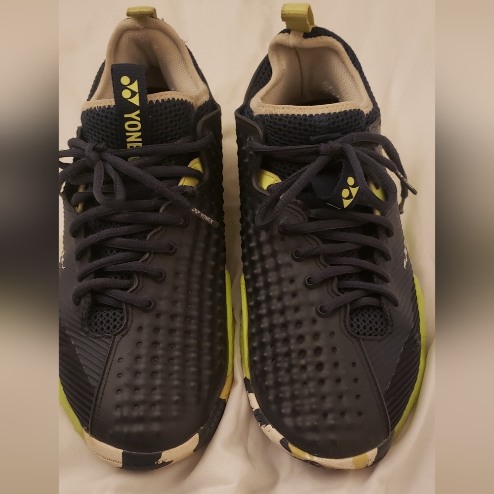 Yonex Black and Yellow Men's Shoes